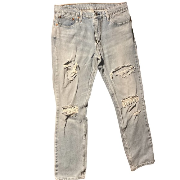 Mens size 33/32 Levi Straus distressed Jeans - Picture 1 of 4